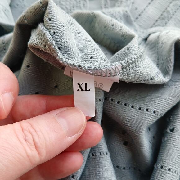 Sage Green Eyelet Tank Top XL V-neck lacy jacquard round hemline semi sheer - Picture 6 of 11